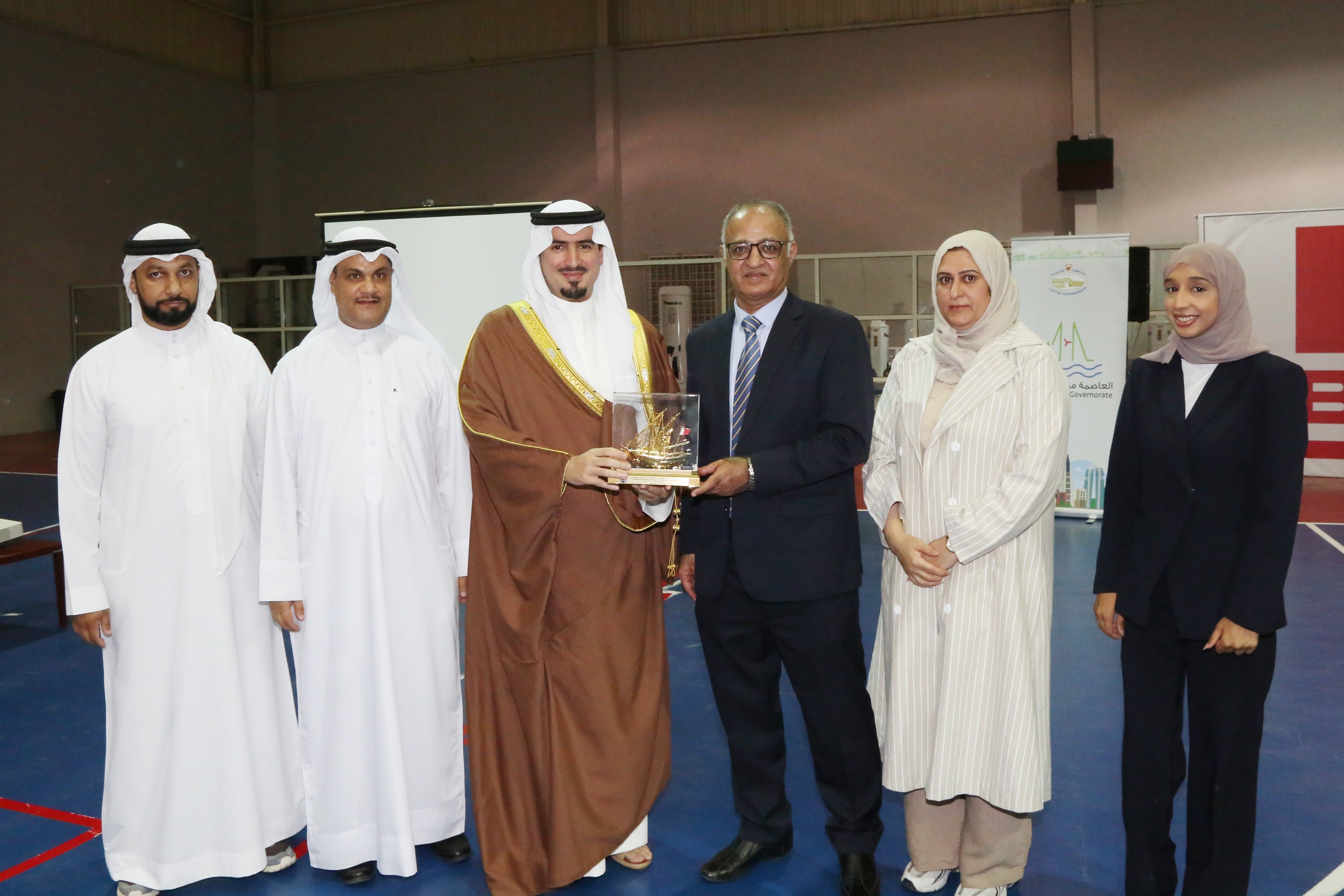 البرنامج ضم مجموعة من الأنشطة والبرامج المتنوعة .. محافظ العاصمة يشهد ختام النشاط الصيفي لنادي سترة بمشاركة 300 طالب<